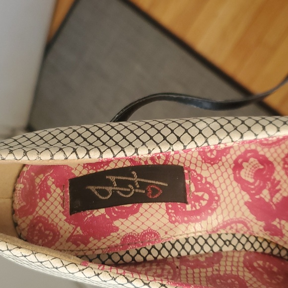 Edgey Vintage High Stilettos - Size 7 - Picture 7 of 8